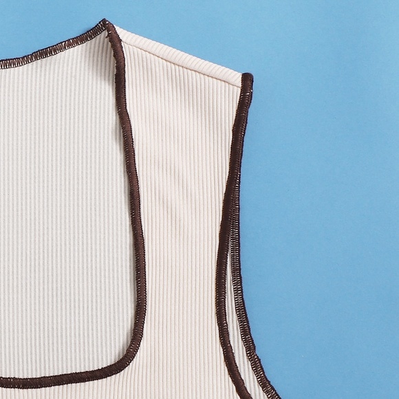 This fun crop shirt - Picture 4 of 5